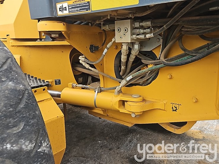 2019-deere-670g-image-24