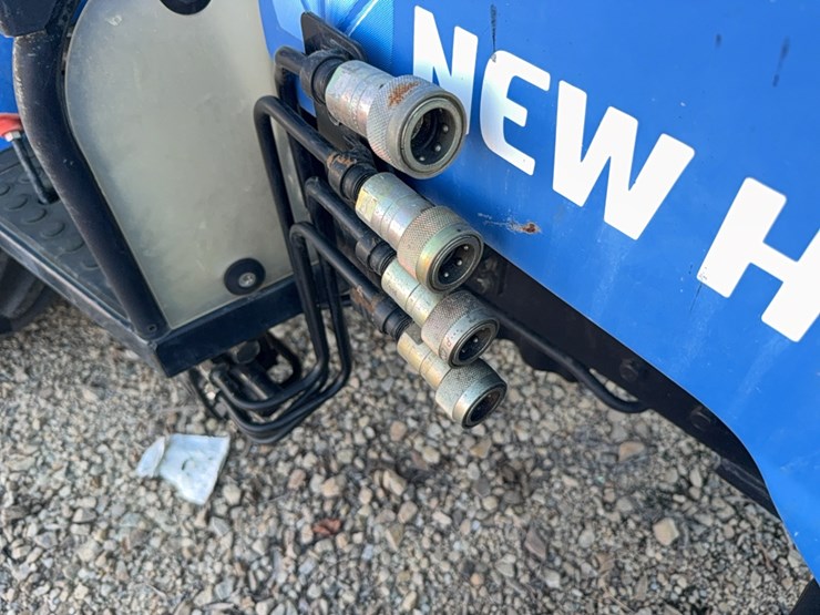 new-holland-boomer-30-image-45