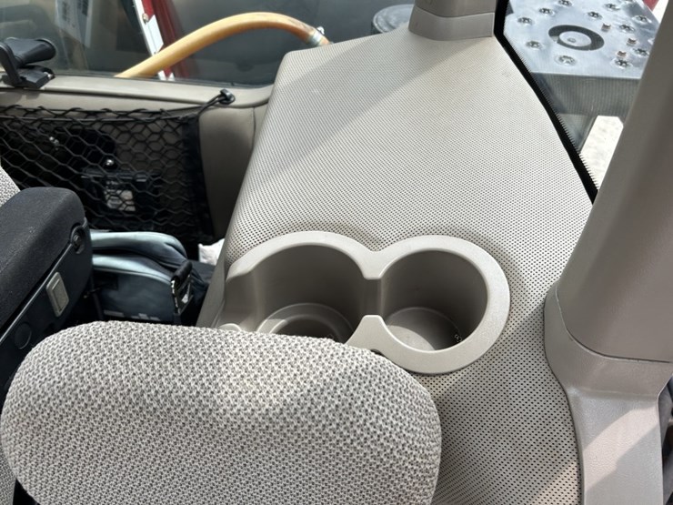 2014-case-ih-3200b-image-43