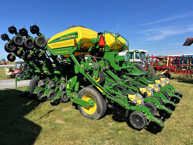 2011-john-deere-1790-image-31