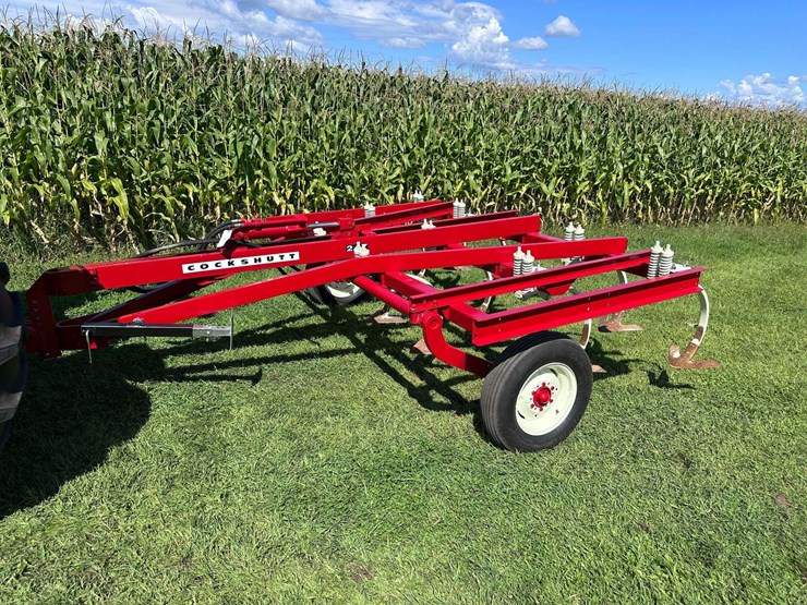 cockshutt-model-247-ripper-image-1