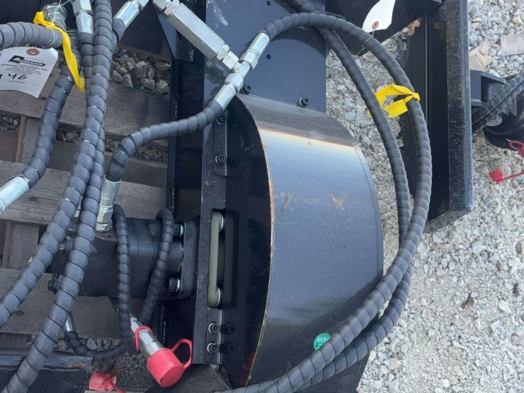 mini-skid-steer-stump-grinder-image-5