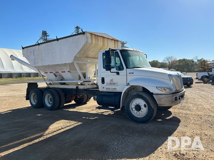 2005-ihc-4400-dry-tender-truck-(cp1274,-unit-ag706)-image-13
