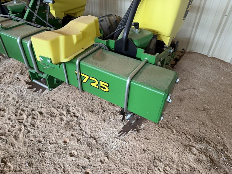 2021-john-deere-1725-image-27
