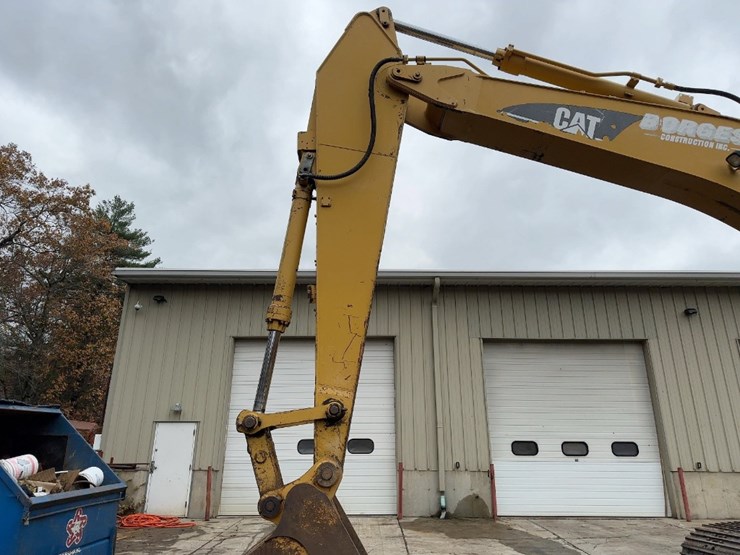 2004-caterpillar-330cl-hydraulic-excavator-image-14