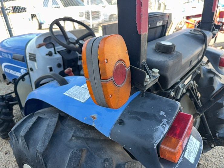 new-holland-boomer-30-image-56