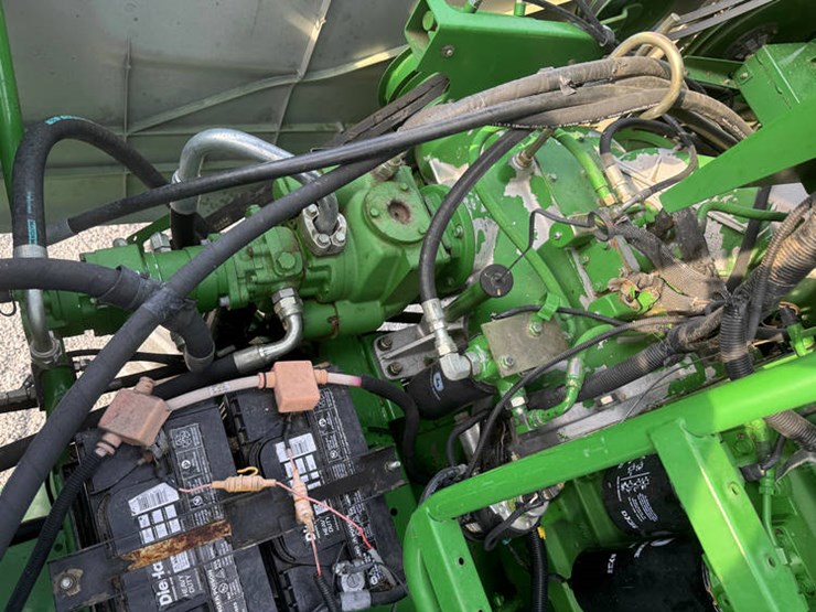2005-john-deere-9560-sts-image-44