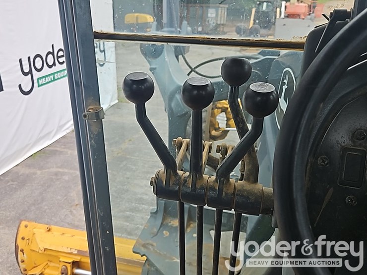 2019-deere-670g-image-40