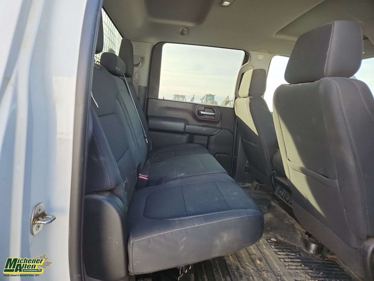 2022-chevrolet-silverado-3500hd-image-19