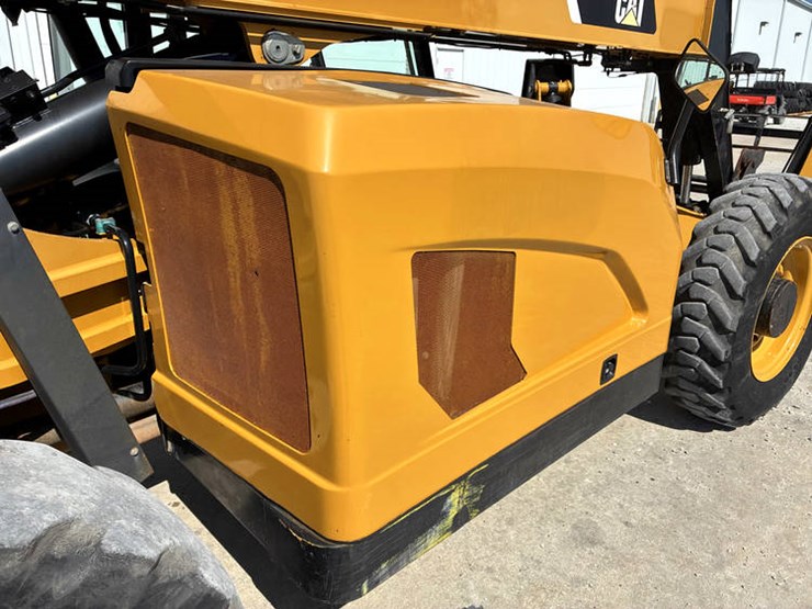 2015-caterpillar-tl943c-image-30