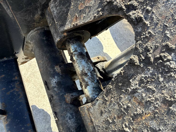 2015-caterpillar-tl943c-image-15