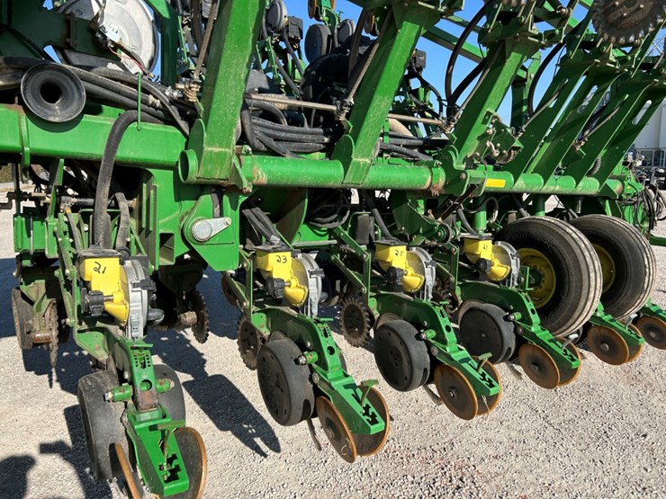 2004-john-deere-1790-image-60