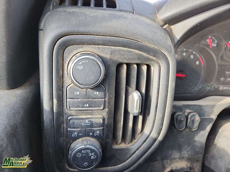 2020-chevrolet-silverado-2500hd-image-12