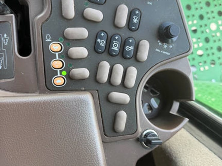 2005-john-deere-9560-sts-image-79