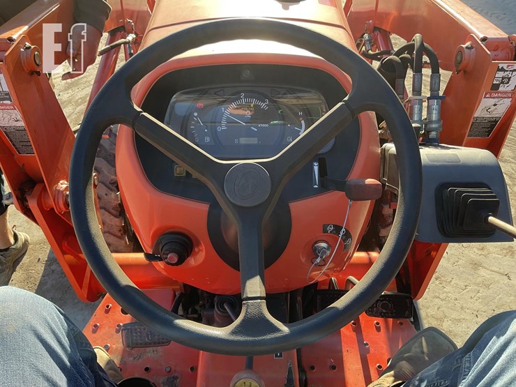 2016-kubota-l3301d-image-18