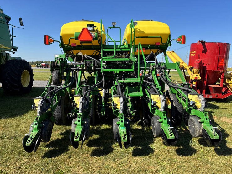 2011-john-deere-1790-image-32