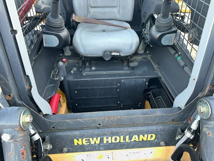 new-holland-c227-image-41