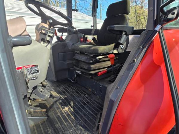 2012-kubota-m108s-image-17