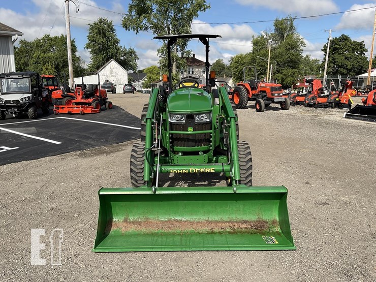 2015-john-deere-4044m-image-9