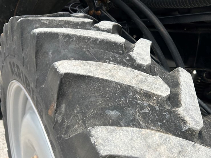 2014-case-ih-3200b-image-69