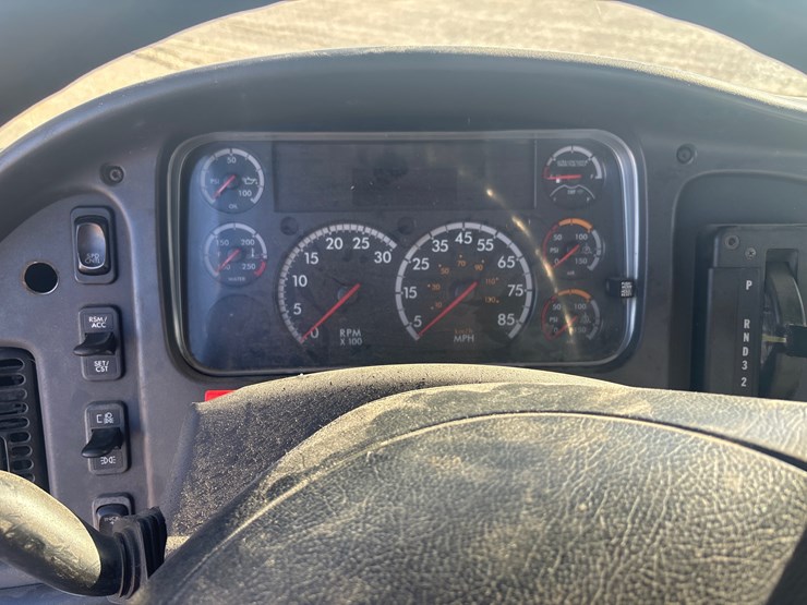 #24379-•-2019-freightliner-image-11