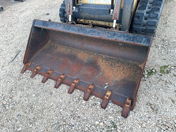 new-holland-c227-image-5