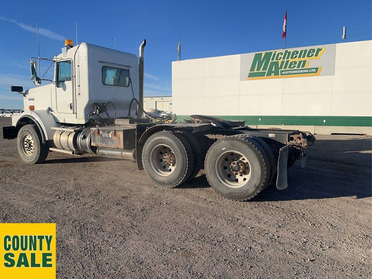 2016-kenworth-t800-image-3