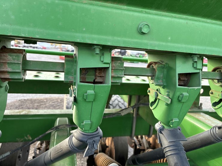 2009-john-deere-1590-image-8