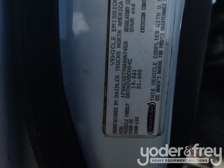 2016-freightliner-m2-106-image-46