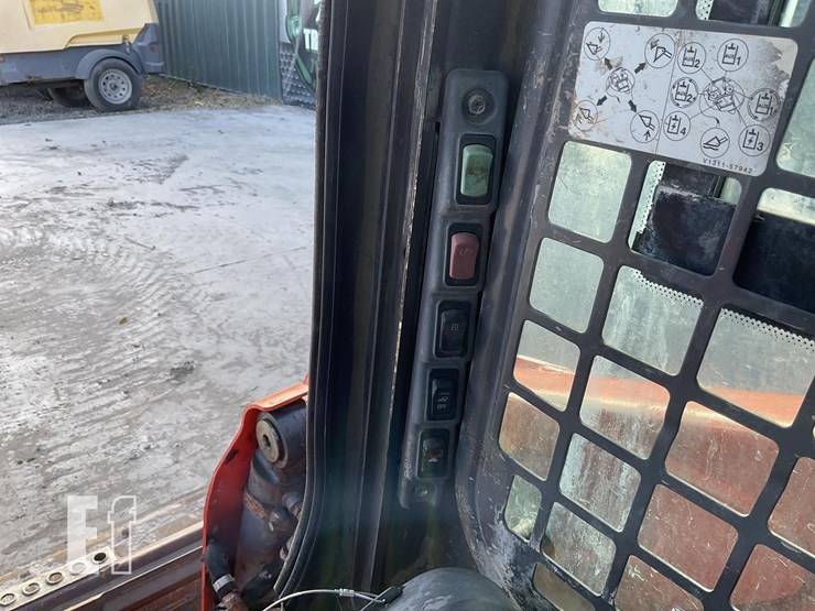 2021-kubota-ssv65-image-17