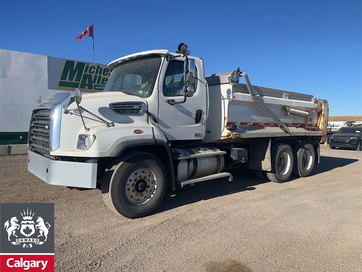 2016-freightliner-114sd-image-1