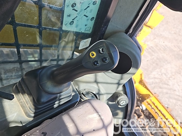 2020-caterpillar-299d3-image-35