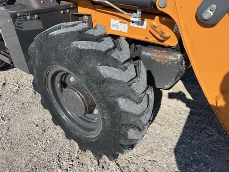 2017-case-580sn-image-18