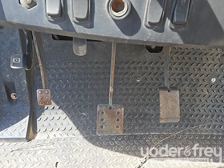 2018-club-car-carryall-1700-image-20