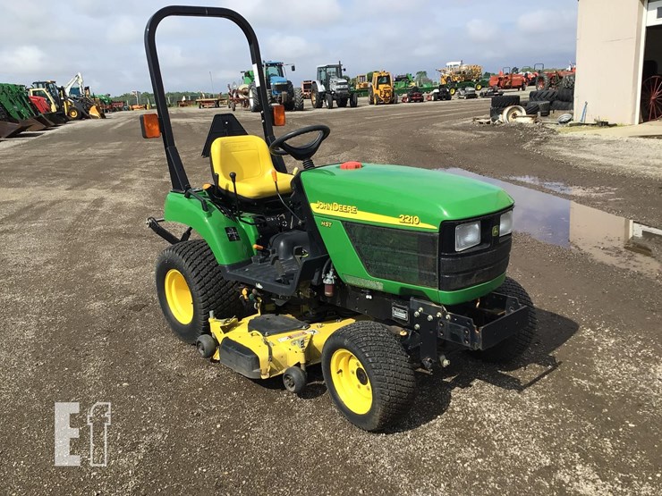 2004-john-deere-2210-image-1