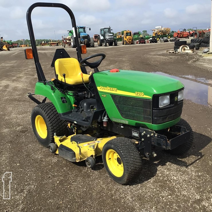 2004 JOHN DEERE 2210