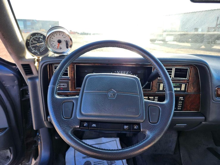 1990-chrysler-new-yorker-fifth-avenue-image-19