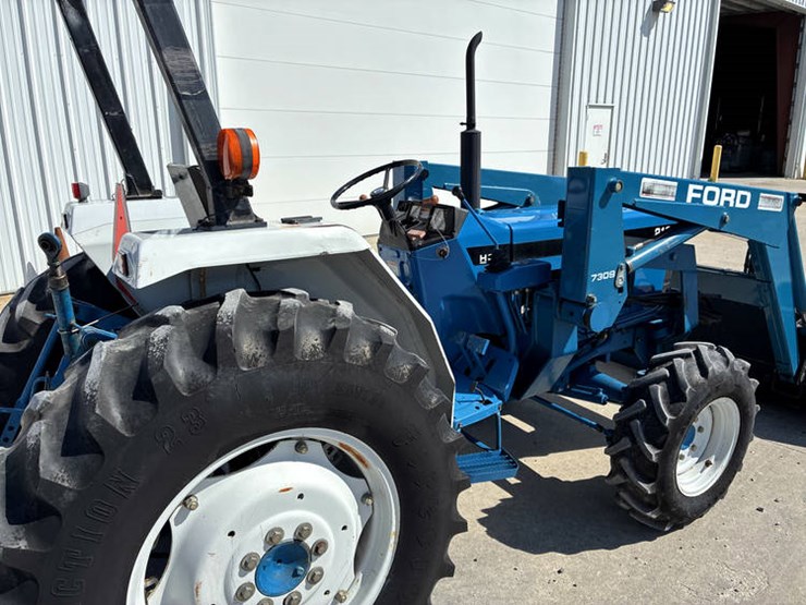 new-holland-2120-image-37