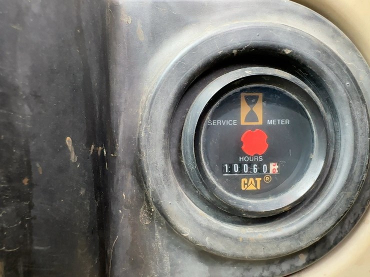 2004-caterpillar-330cl-hydraulic-excavator-image-40