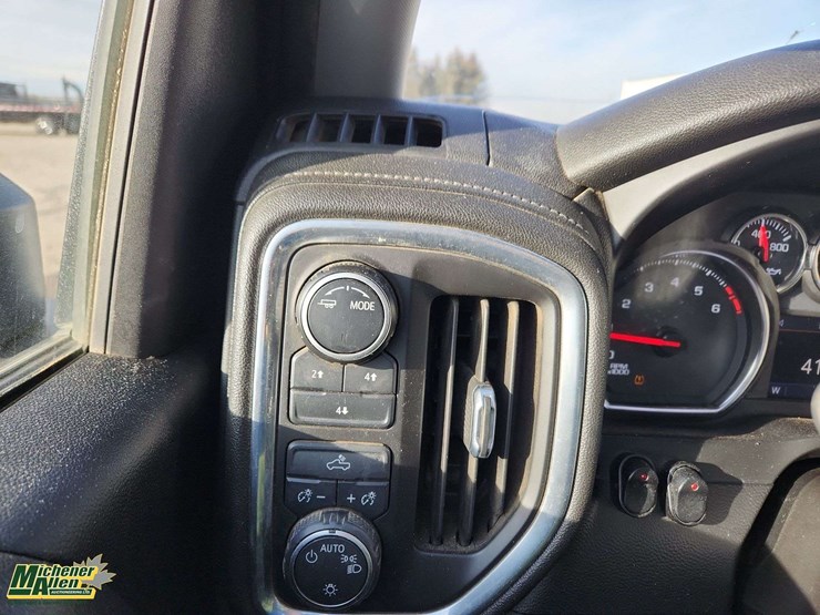 2021-chevrolet-silverado-2500hd-image-12