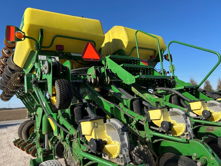 2004-john-deere-1790-image-33