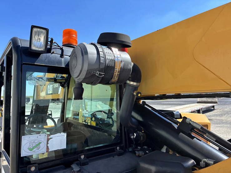 2015-caterpillar-tl943c-image-25