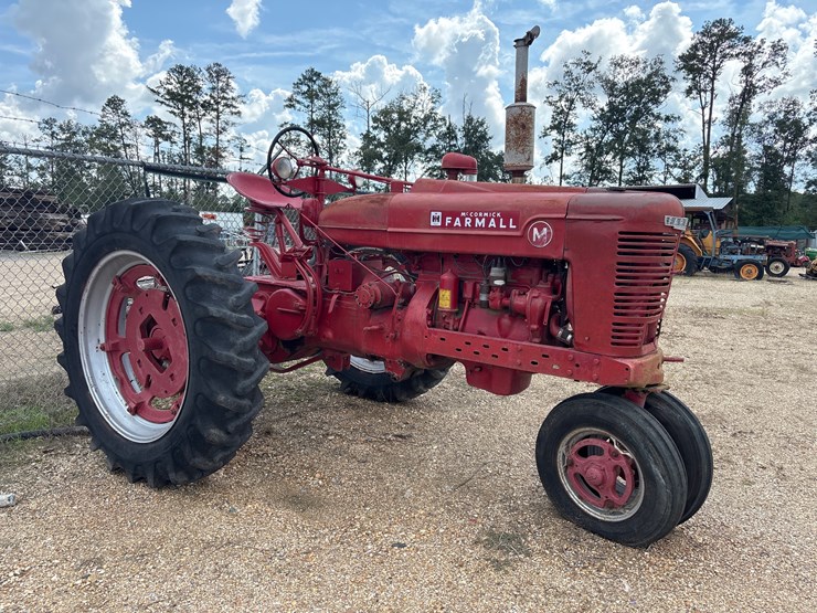 #24005-•-farmall-tractor-image-2