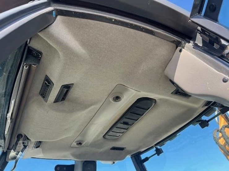 2017-case-580sn-image-30