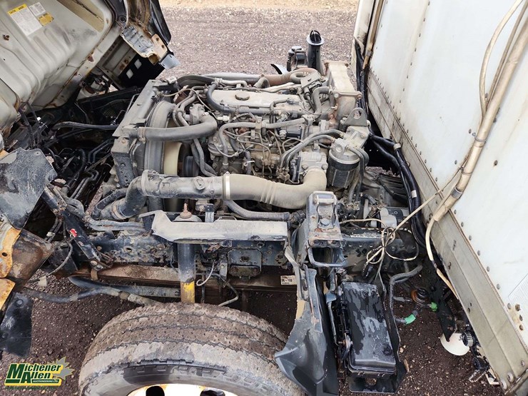 2009-isuzu-npr-image-23