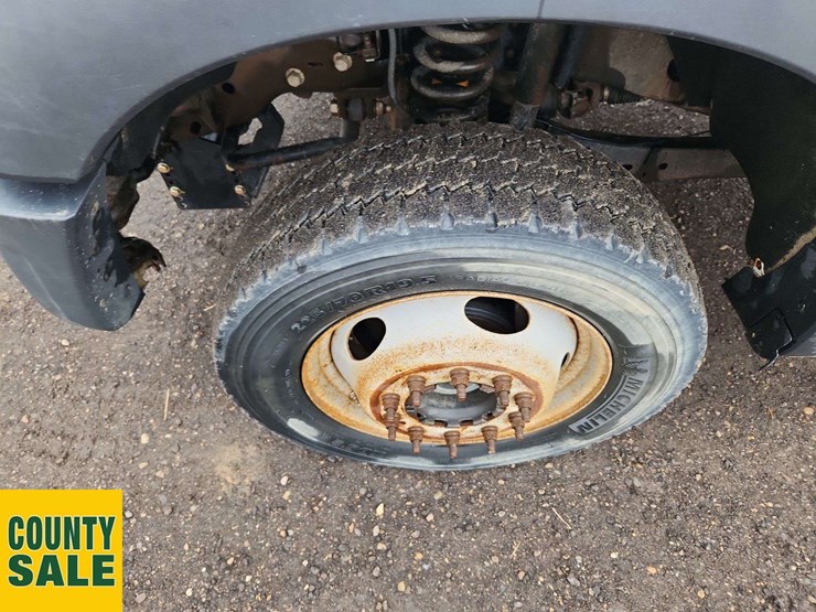 2013-ford-f550-image-34