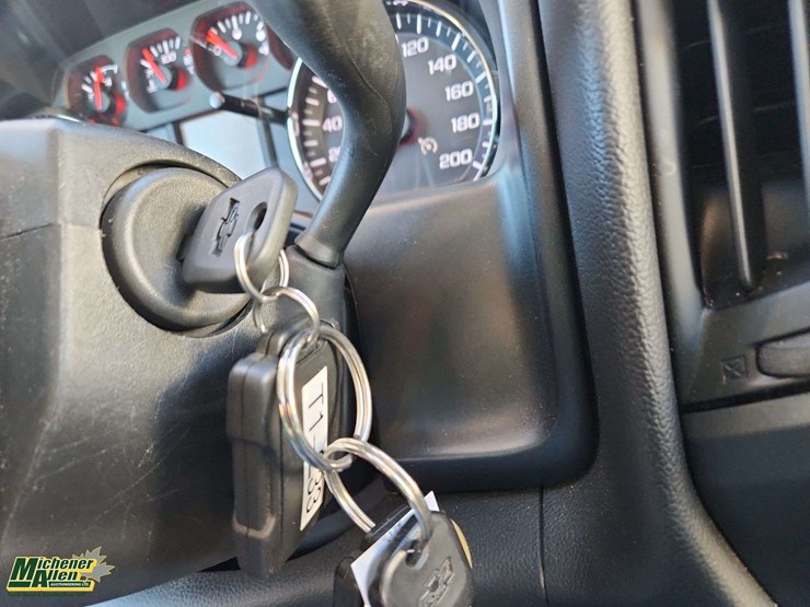 2017-chevrolet-silverado-1500-image-11