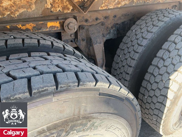 2016-freightliner-114sd-image-8