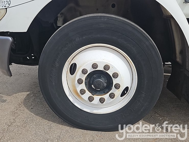 2017-international-8600-image-8