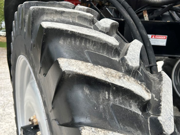 2014-case-ih-3200b-image-72